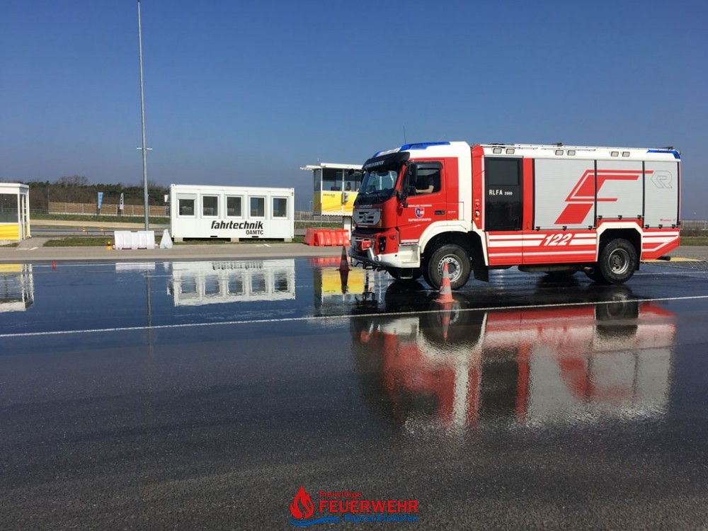 ÜBUNG - EINSATZFAHRZEUGE FAHRTECHNIK