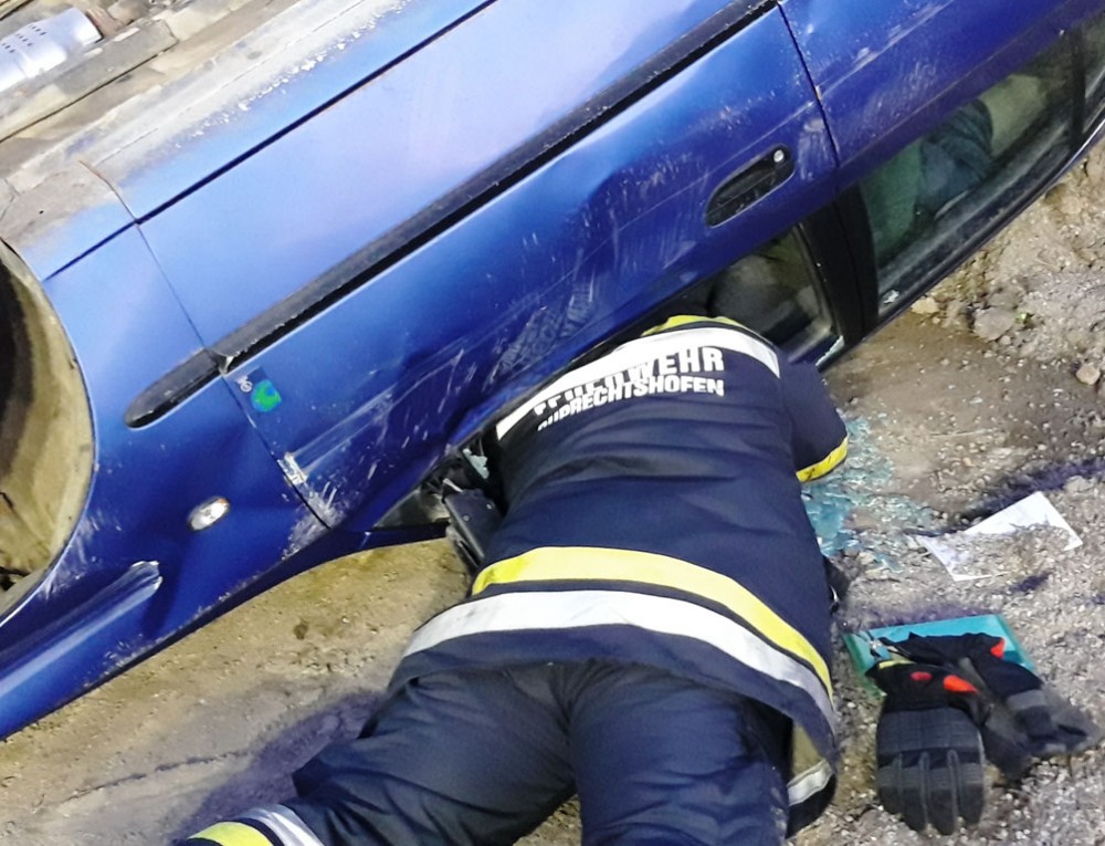 ÜBUNG - MENSCHENRETTUNG AUS PKW