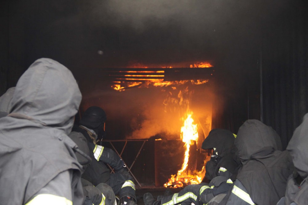 ÜBUNG - BRANDCONTAINER