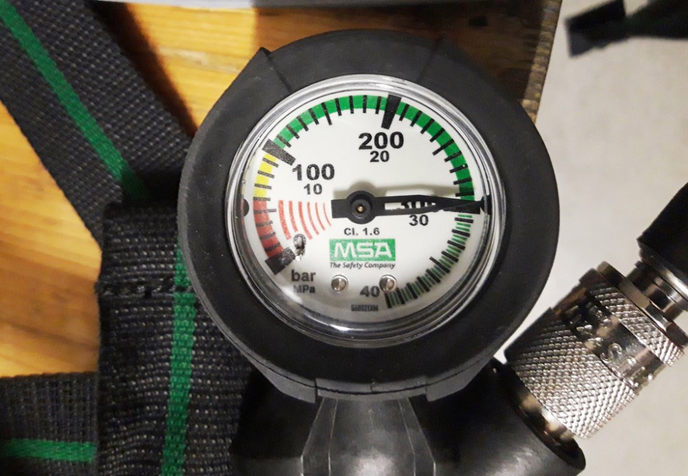 ATEMSCHUTZ - 300 BAR