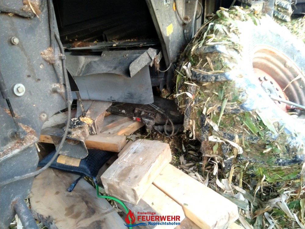 EINSATZ - MÄHDRESCHERBERGUNG