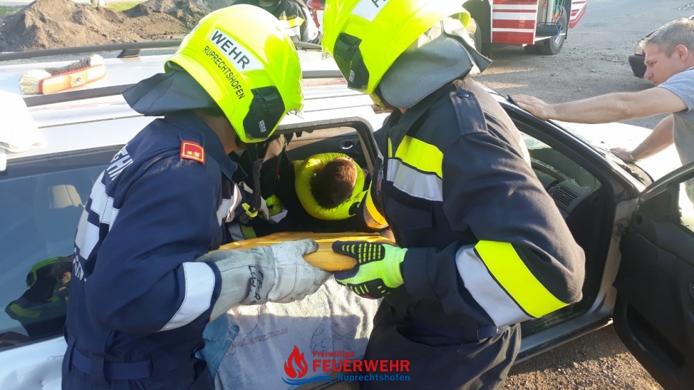 UEBUNG - MENSCHENRETTUNG AUS PKW