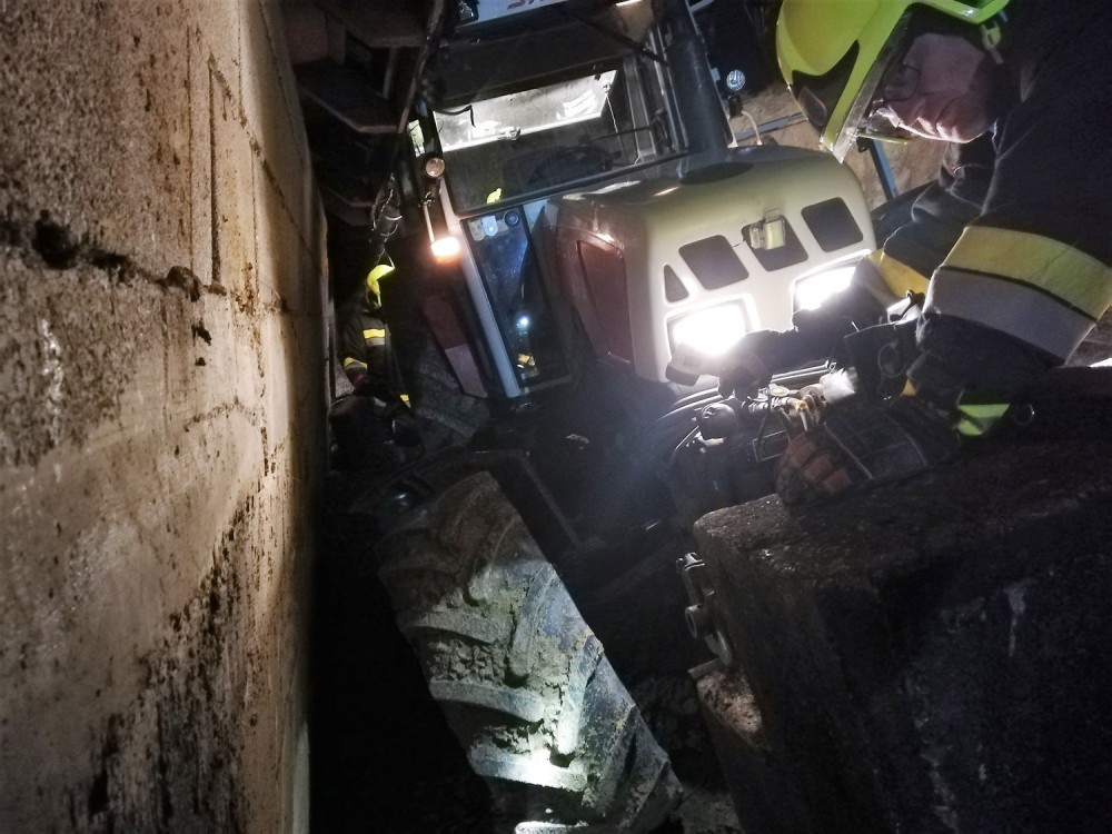 TECHNISCHER EINSATZ - TRAKTORBERGUNG