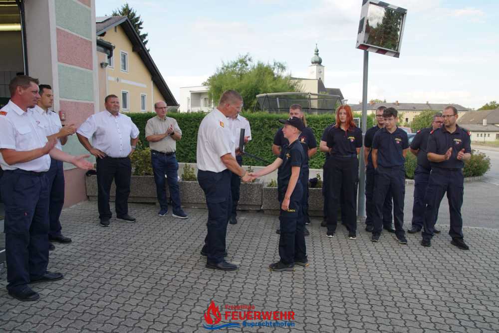 FEUERWEHRJUGEND - PREISE ÜBERREICHT