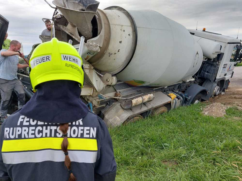 EINSATZ - LKW FAHRZEUGBERGUNG