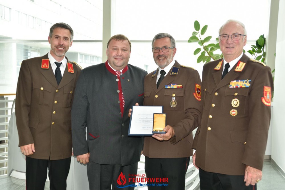 EHRUNG FÜR EOV WILFRIED SCHRATTMAIER