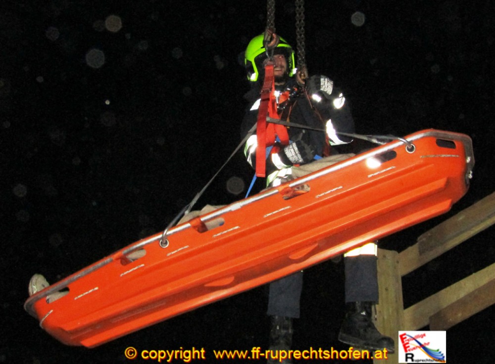 ÜBUNG - MENSCHENRETTUNG AUF BAUSTELLE