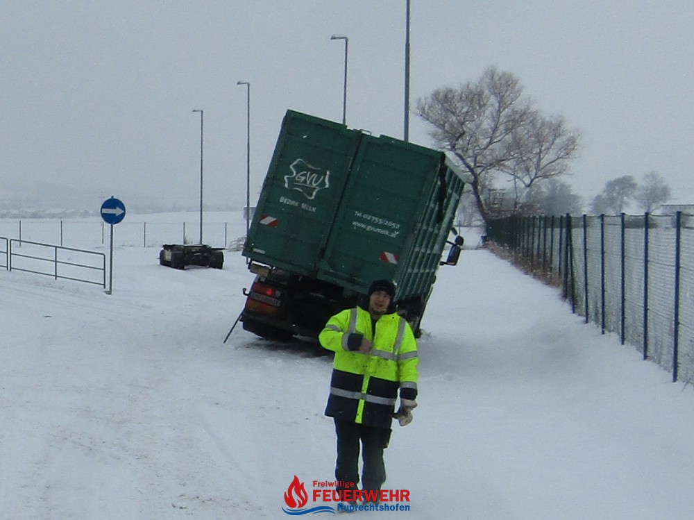 TECHNISCHER EINSATZ - LKW BERGUNG