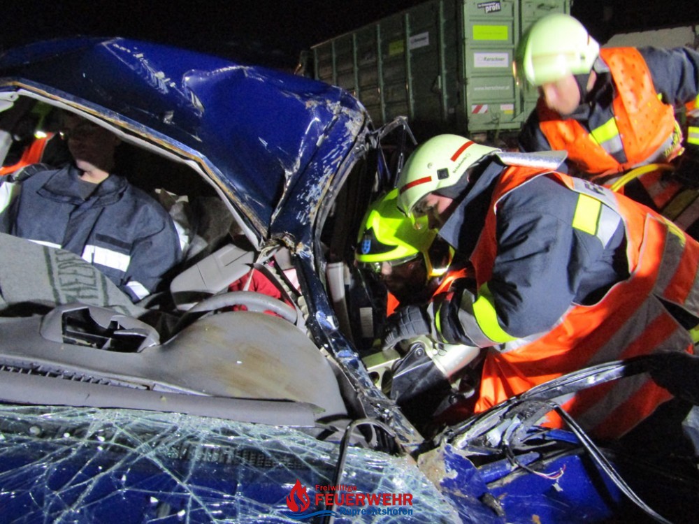 TECHNISCHE ÜBUNG - MENSCHENRETTUNG AUS PKW